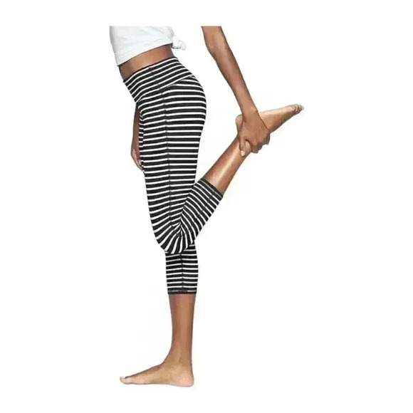 ATHLETA WOMEN'S STRIPED CHATURANGA CAPRIS - Picture 2 of 4